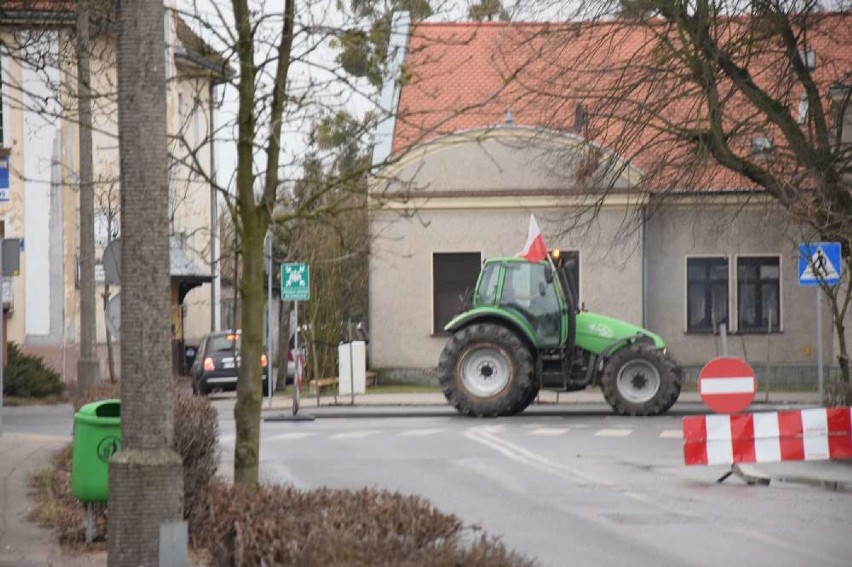 Rolnicza kolumna przejechała pod urzędami na ulicy Kościuszki w Wągrowcu