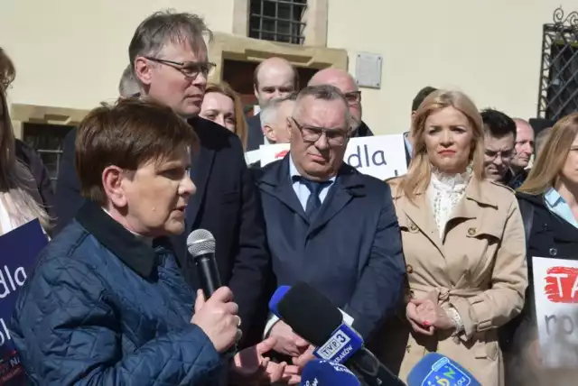 Była premier Beata Szydło przyjechała w środę (3 kwietnia) do Tarnowa wesprzeć kandydatów PiS w wyborach samorządowych