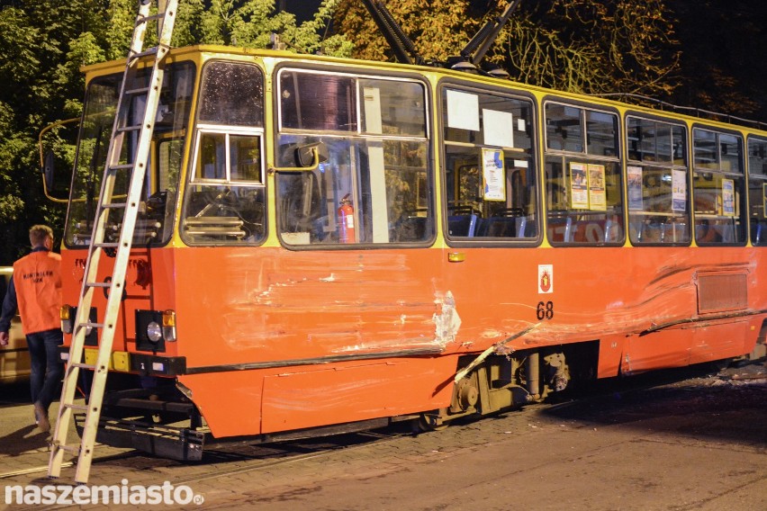 Autobus zderzył się z tramwajem w Grudziądzu [wideo, zdjęcia]