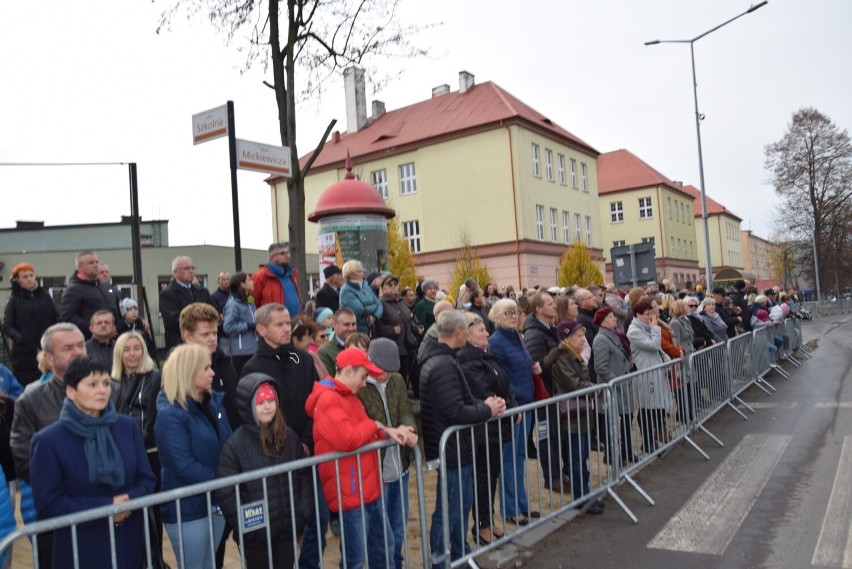 Narodowe Święto Niepodległości 2022 w Sandomierzu. Piękne uroczystości z defiladą i grochówką na zakończenie. Zobaczcie zdjęcia