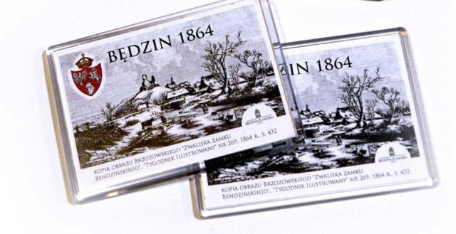 W Muzeum Zagłębia w Będzinie można kupić kolekcjonerski magnez, a przy okazji zwiedzić wystawę poświęconą powstaniu styczniowemu w Zagłębiu 

Zobacz kolejne zdjęcia/plansze. Przesuwaj zdjęcia w prawo naciśnij strzałkę lub przycisk NASTĘPNE