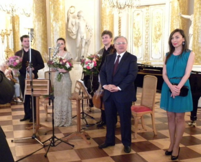 Od prawej: Elnara Mammadova, Ambasador H. Hasanov, Aleksiej Miłtych, Saida Tagi-zade, Javad Tagi-zade.