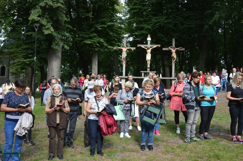 Na Górze św. Anny są dziś obchody ku czci Matki Bożej Szkaplerznej. Pielgrzymi licznie zjechali na uroczystości