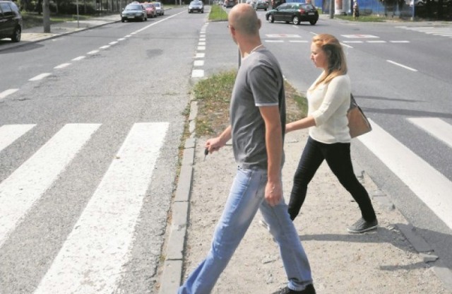 Bydgoskie chodniki niszczeją. Co na To ZDMiKP?