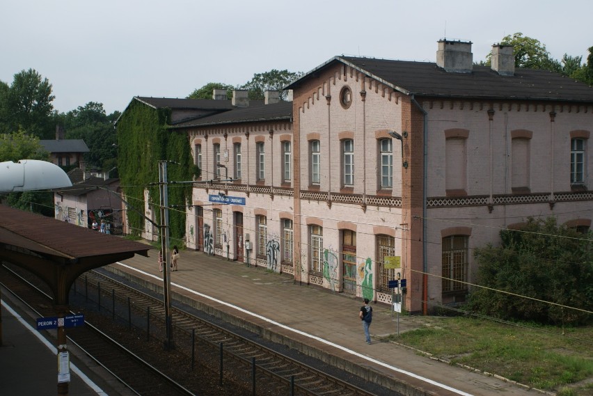 Dworzec kolejowy w Ząbkowicach. Budynek stacji powstał 13...