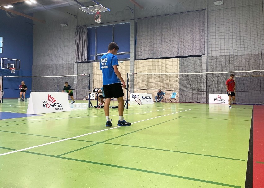 Badmintoniści z Władysławowa skończyli obóz sportowy, potem pojechali na turniej do Sianowa. Marta Czajka  i Paweł Oberzig z medalami