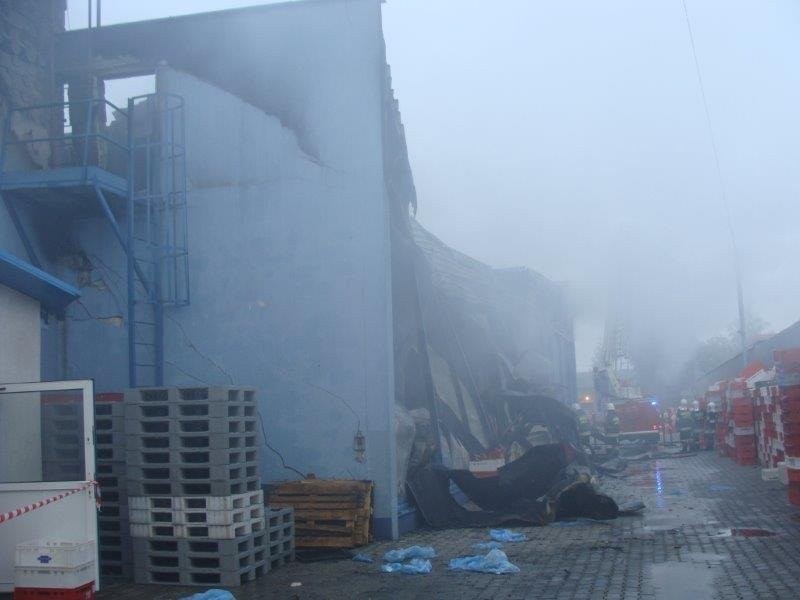 Pożar hali w Ostródzie - zdjęcia