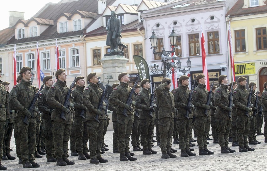 Przysięga 127 żołnierzy Wojsk Obrony Terytorialnej na Rynku w Rzeszowie [ZDJĘCIA]