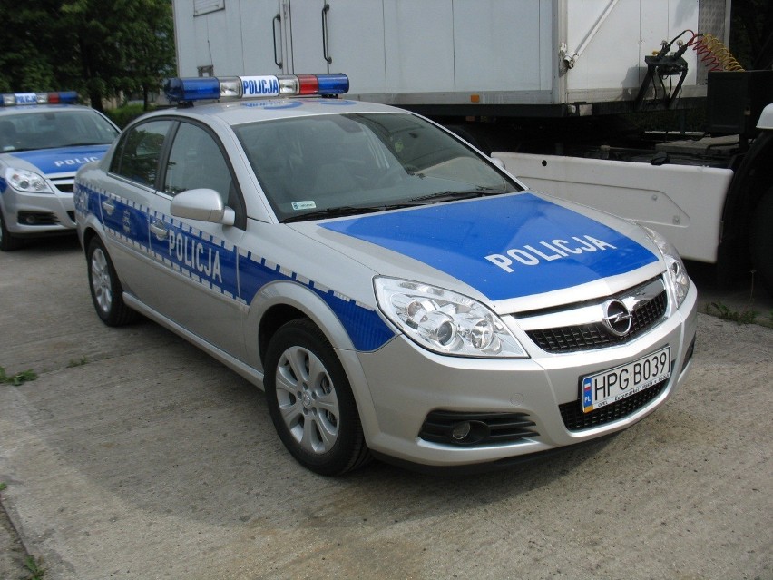 Samochód osobowy nieoznakowany B - Opel Vectra 3.0 CDTI