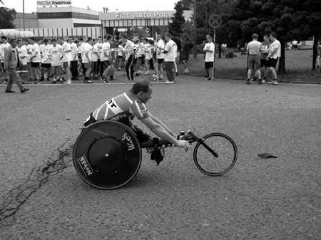 W imprezie wzięli również udział zawodnicy na wózkach.