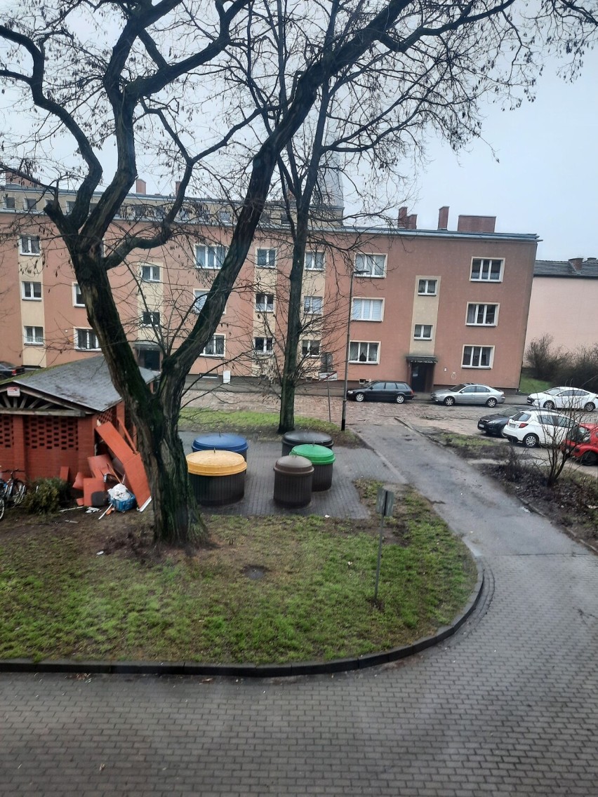 Śmieciowisko w centrum Szczecinka. Pora na porządki [aktualizacja]