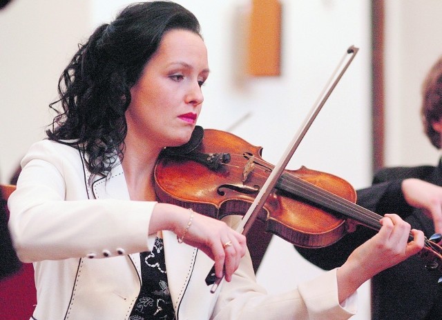 Alicja Dragan organizuje konkurs skrzypcowy, w którym jurorem jest jej mąż, a wygrywa córka.