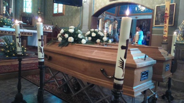 Józef i Maria Górkowie zostali pochowani we wtorek. Osierocone dzieci chcą wiedzieć, czemu nie żyją