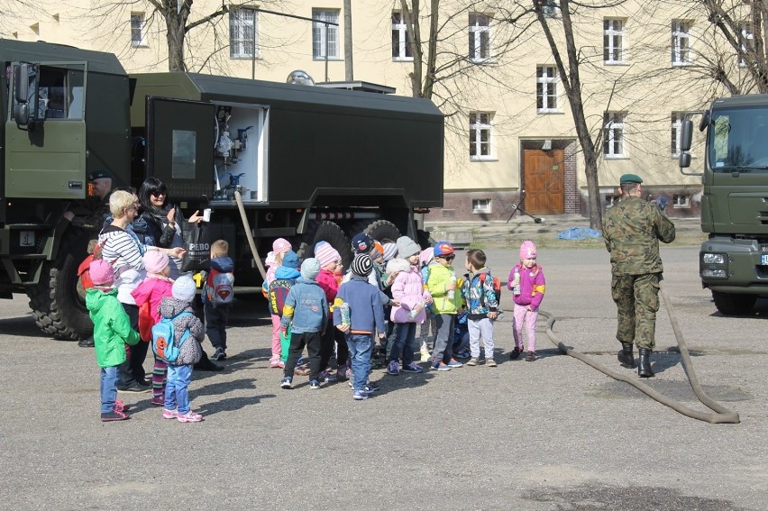 Dzień otwarty w głogowskich koszarach [Zdjęcia]