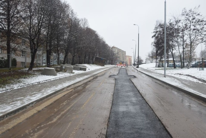 Poślizg przy pracach wodociągowych na Borkach w Radomiu. Autobusy nadal omijają ulice Kosowską i Dębową i jeżdżą objazdami. Zobacz zdjęcia