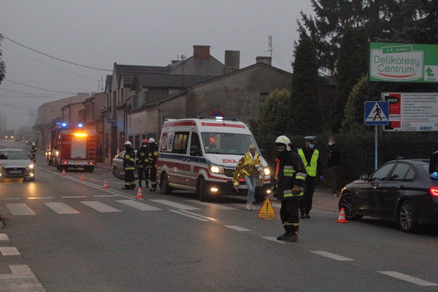 Zderzenie dwóch opli astra. Trzy osoby w szpitalu