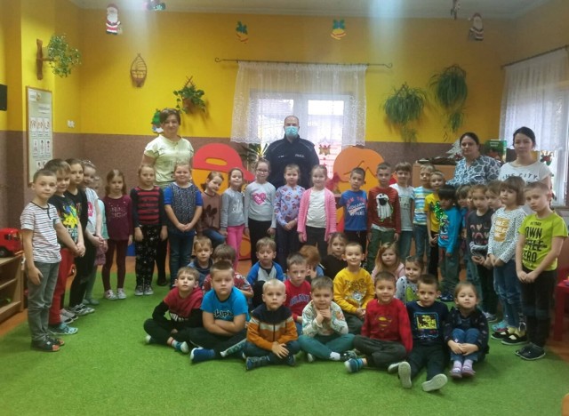 Dzielnicowi z KPP Żnin u przedszkolaków w Gąsawie