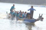 Włocławskie Morsy rozpoczęły nowy sezon na jeziorze Czarnym turniejem smoczych łodzi