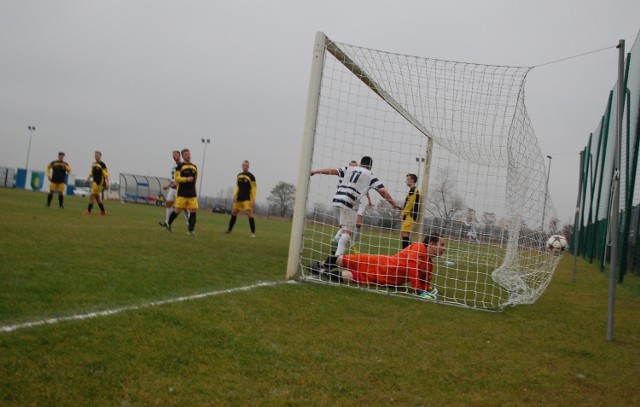 Sztorm Mosty - Czarni Pruszcz Gdański 2:0 (0:0). Piłkarski Serwis Powiatu Puckiego