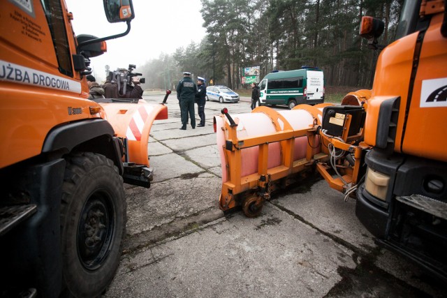 Czy zima znów przysłowiowo zaskoczy drogowców? Wszyscy zgodnie zapewniają, że jak zawsze są w pełnej gotowości i staną na wysokości zadania, gdy pojawią się trudne warunki na ulicach.