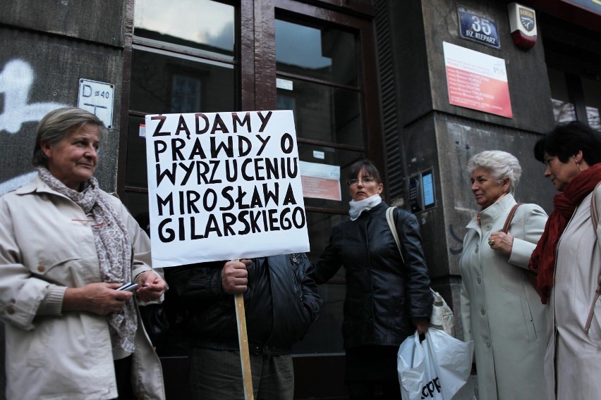 Kraków: protest w obronie usuniętego z PiS radnego Mirosława Gilarskiego [ZDJĘCIA]