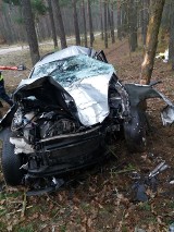 Tragedia w noworoczny poranek w Krzyżu Wlkp. 26-letni kierowca zginął w wypadku na Wojska Polskiego [ZDJĘCIA]