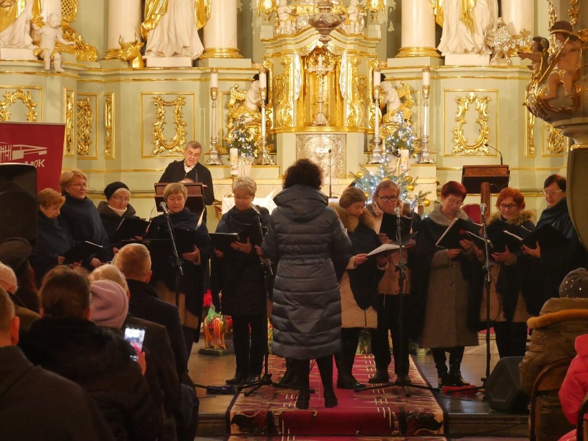 "Śpiewajmy i grajmy Mu", czyli Kolędowanie u Franciszkanów w Radomsku