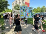 Marsz przeciw przemocy wobec zwierząt w Tomaszowie i piknik "Dla czterech łap" przed SP nr 10 na Niebrowie. ZDJĘCIA, VIDEO