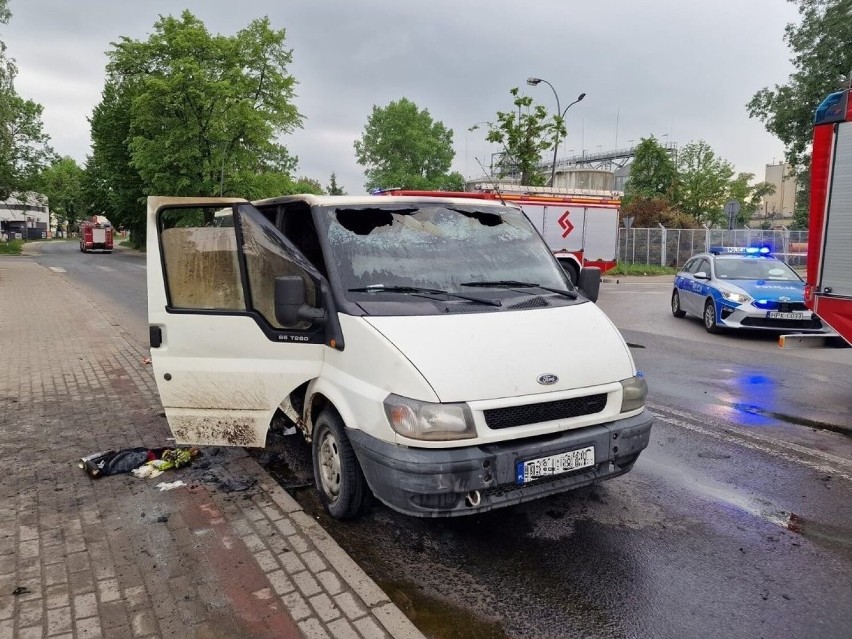 Pożar busa w Łańcucie. Poparzone zostały trzy osoby [ZDJĘCIA]