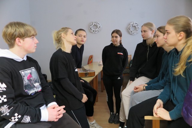 W Konradowie odbywają się nowatorskie warsztaty teatralne dla młodzieży. Prowadzącymi są artyści z Teatru Nie Teraz, a uczestnikami harcerki i harcerze.