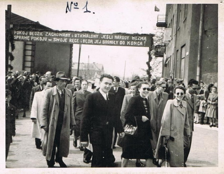 Pochód 1 maja w 1953 r. Wyjście z ul. Jana Kantego.