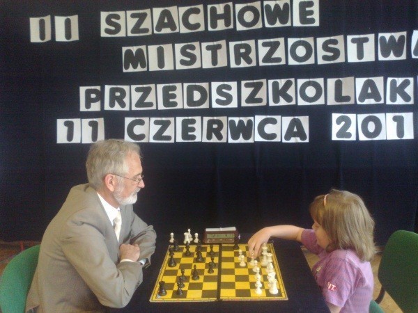 Dzieci grały w szachy z senatorem
