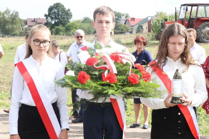 Uroczystości na cmentarzu wojennym w Milejowie (gm. Rozprza)