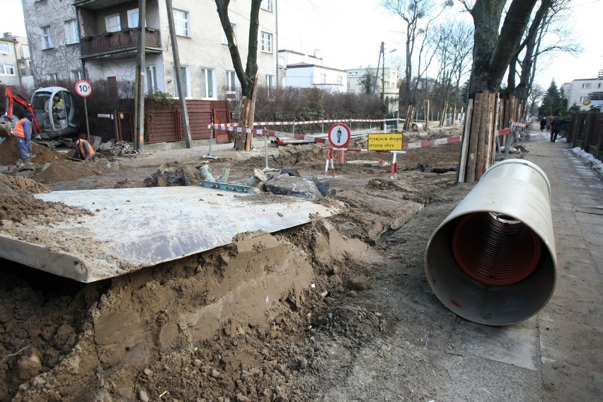 Gdynia: Flesz z przeszłości. 8.04.2013. Orłowo osiem lat temu. Opuszczone sanatorium, inwestycje, molo i dworek