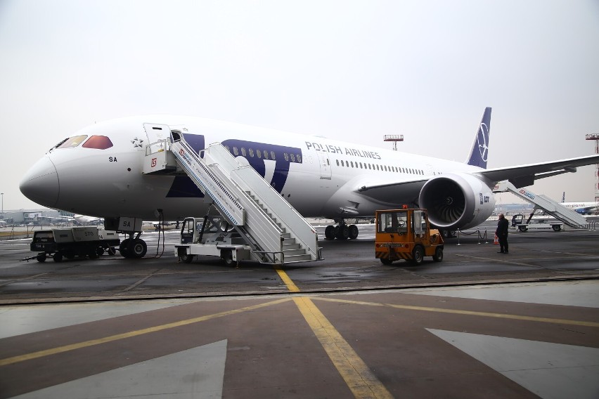 Największy samolot w historii LOT-u. Do Warszawy przyleciał zupełnie nowy Dreamliner