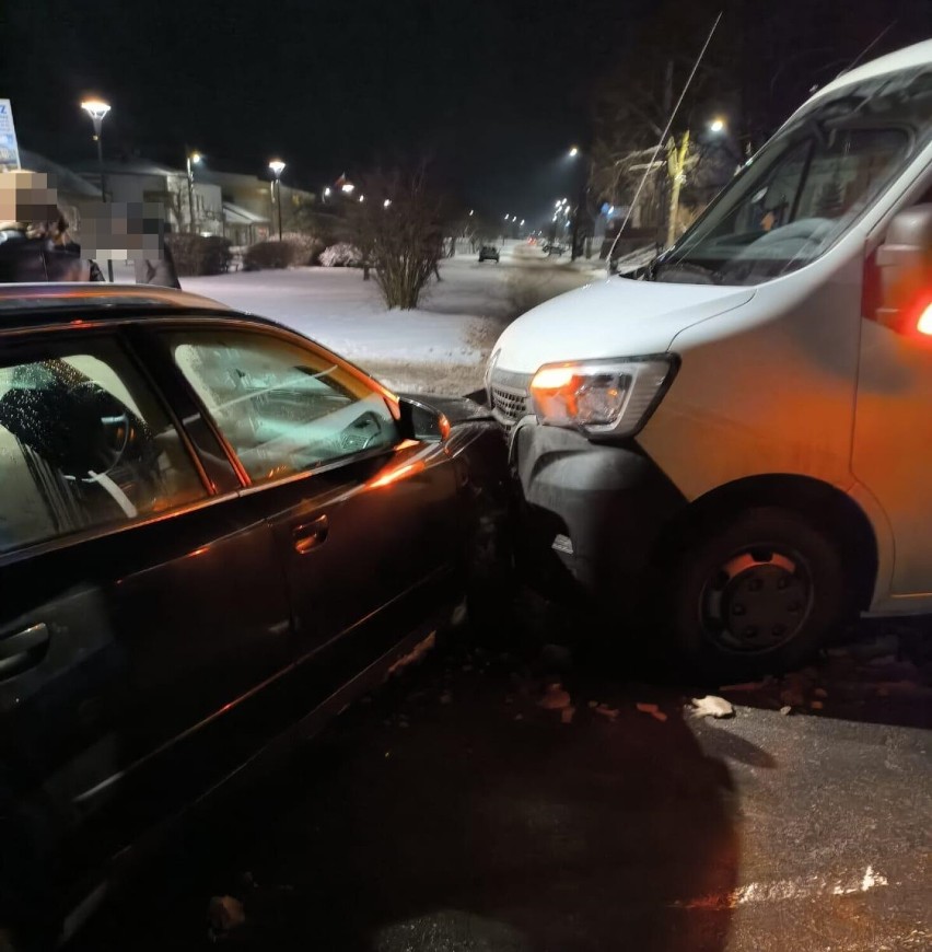 Wypadek w Przedborzu. Na ulicy Leśnej zderzyły się dwa pojazdy. ZDJĘCIA