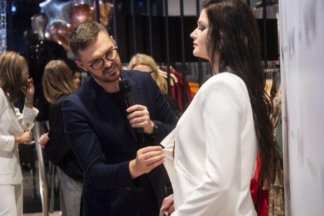 Maciej Zień pojawił się na pierwszych urodzinach butiku Nani mieszczącego się przy ul. Polnej w Toruniu. Kreator mody zaprezentował podczas wydarzenia własną kolekcję. 