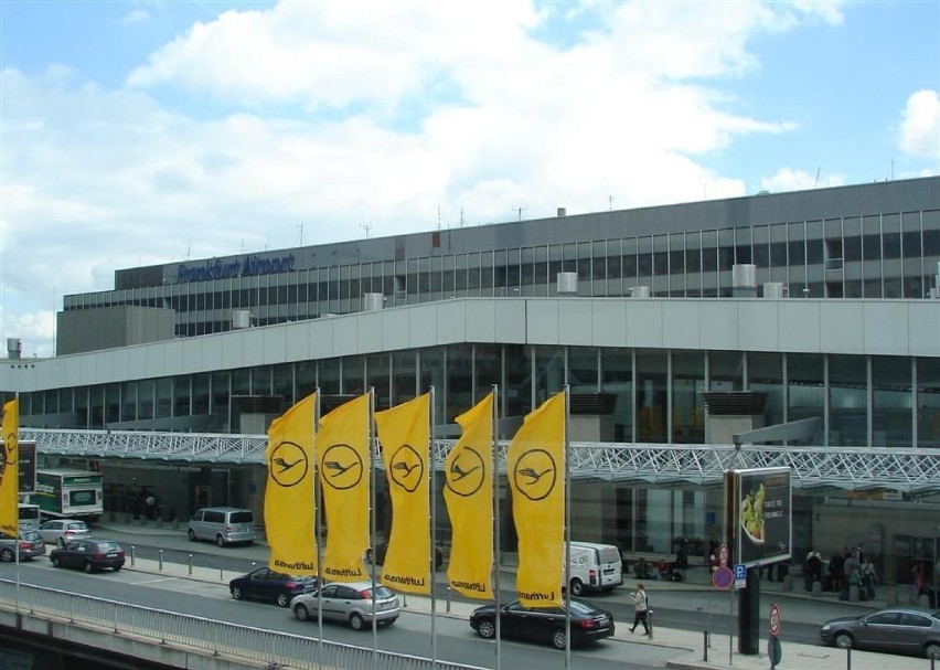 Lotnisko we Frankfurcie Terminal 1. Air Port Frankfurt jest...