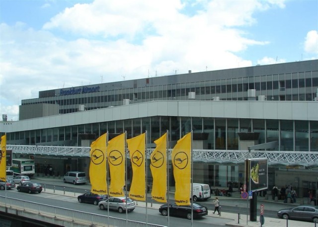 Lotnisko we Frankfurcie Terminal 1. Air Port Frankfurt jest trzecim portem lotniczym, co do wielkości w Europie i pierwszym w obsłudze połączeń międzynarodowych. Fot.Isabella Degen