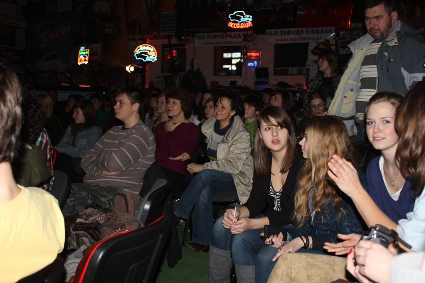 Karaoke dla młodzieży w Old Timers Garage