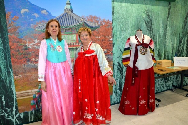 Podczas wydarzenia można było zrobić sobie zdjęcie w tradycyjnym koreańskim stroju hanbok