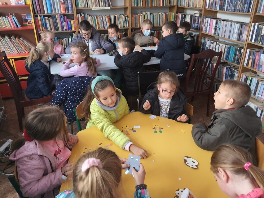 Piosenka promująca czytelnictwo trafiła do bibliotek gminy Kłodzko