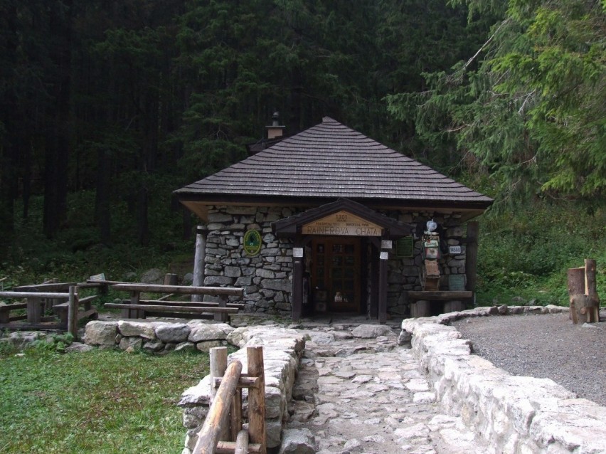 Tatry. Protestują ws. najstarszego schroniska górskiego w Tatrach