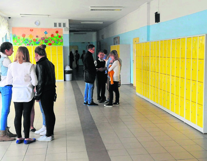 Krakowskie szkoły generalnie mają już szafki dla uczniów....