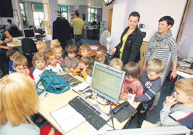 Dzieci z przedszkola Promyk odwiedziły naszą redakcję. Wszystkie ...