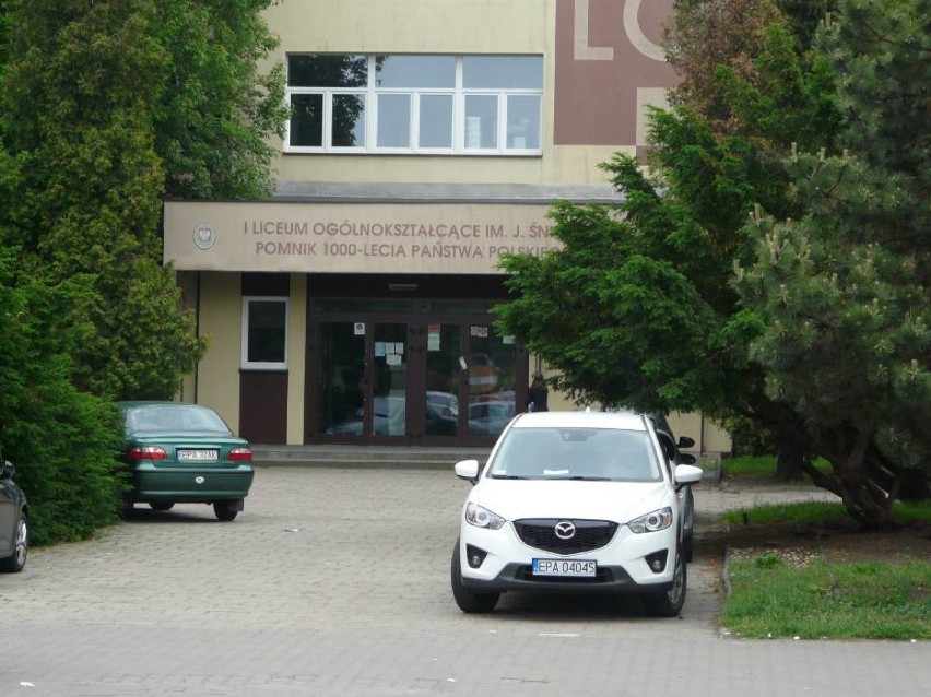 Koronawirus w II Liceum Ogólnokształcącym w Pabianicach. Zakażony nauczyciel!