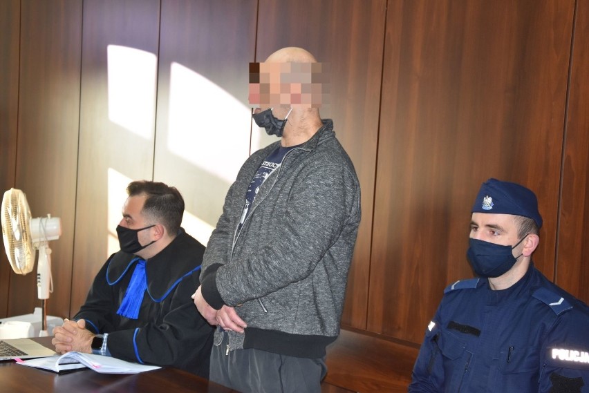 Prokuratura zarzuciła Jarosławowi G. z Opola, że znęcał się...