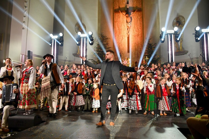 Koncert Małej Armii Janosika w Dąbrowie Tarnowskiej cieszył...