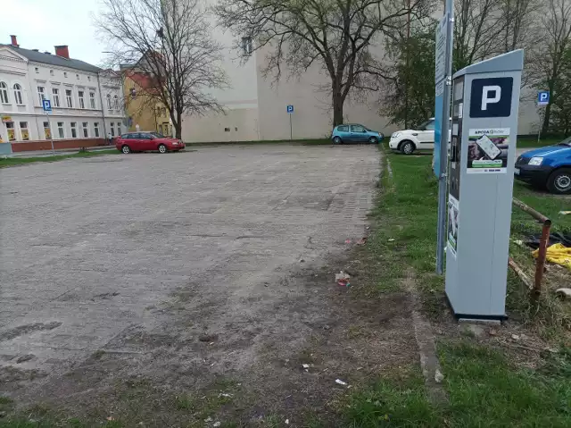 Po wprowadzeniu parkingu płatnego zrobiło się pusto