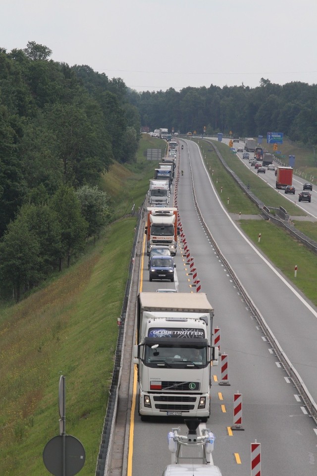 W czwartek, 11 czerwca w porannych godzinach szczytu gigantyczny korek na autostradzie A4 z Mysłowic do Katowic miał prawie 10 km długości. Niestety tak może być każdego dnia.